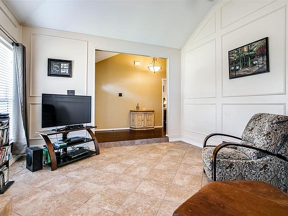 3rd image of 3018 Sierra Dr