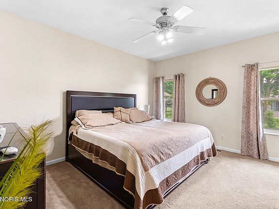 5th image of 1435 Deerfoot Dr