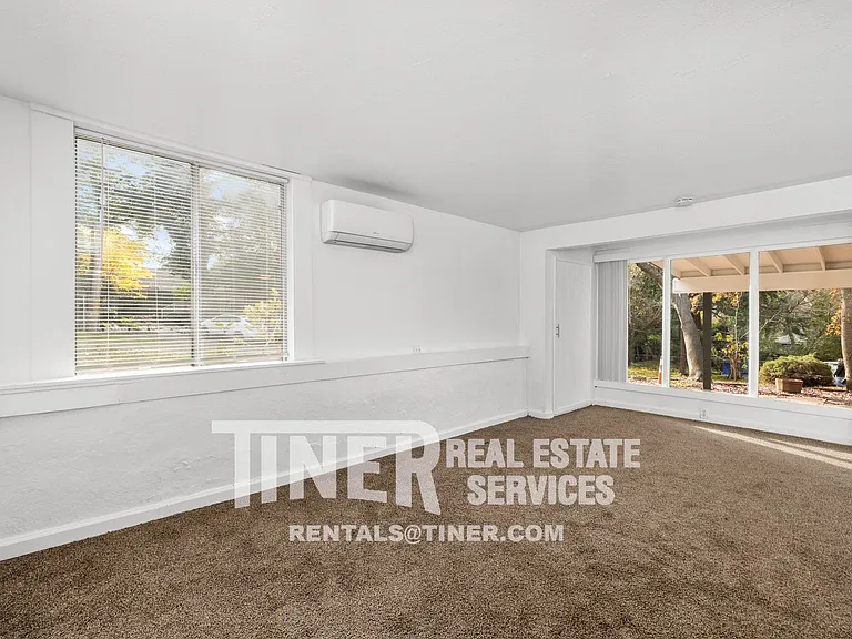 4910 Gastman Way #B — Photo 2