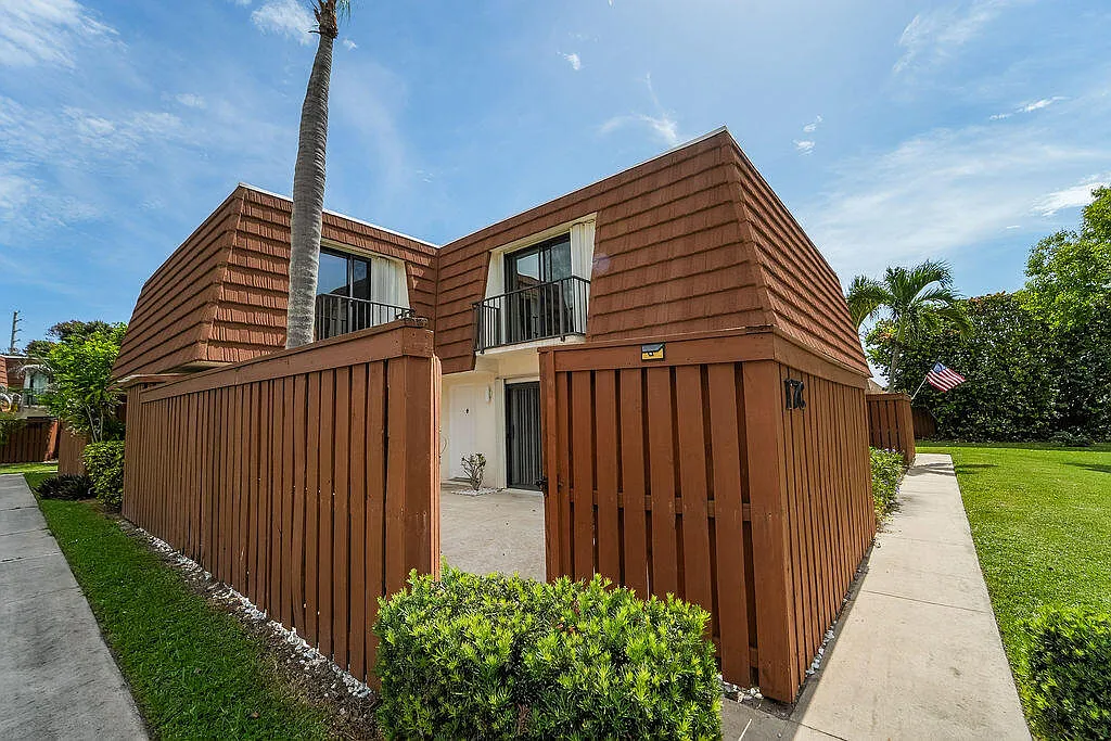 2 bed, 2.5 bath, 1325 sqft, $2,450 — Photo 2