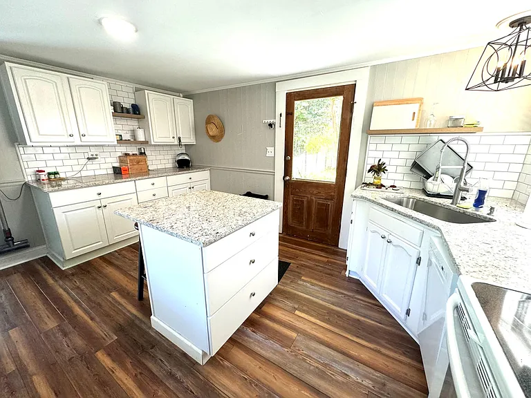 310 E Main St — Photo 7