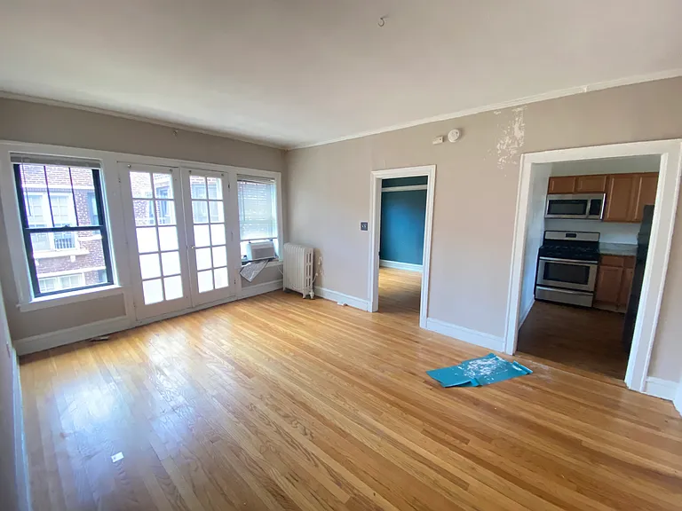 1239 W Greenleaf Ave #3S — Photo 2