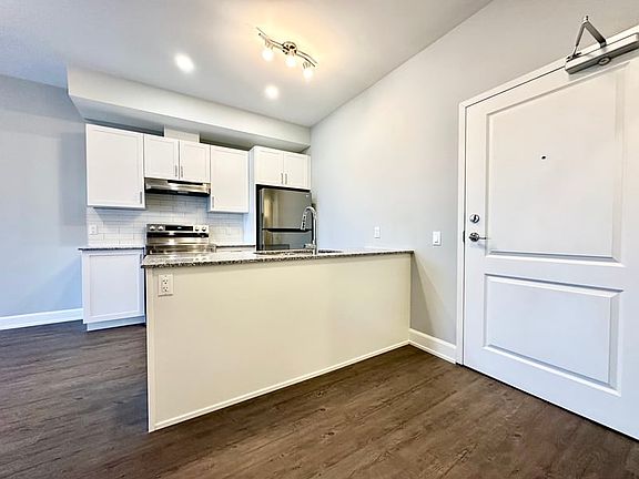 5th image of 2396 Cleroux Cres #105