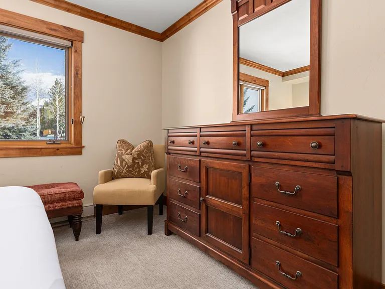 Queen Bedroom