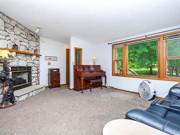3rd image of 4951 Laur Rd