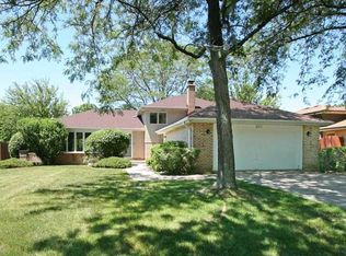 8372 Alden Ln, Darien, IL
