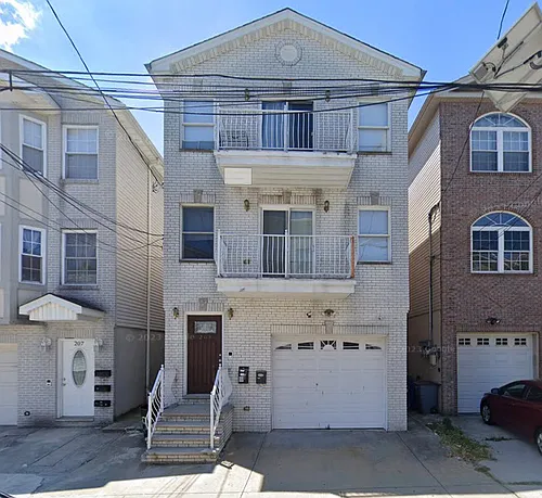 209 South St Photo 1