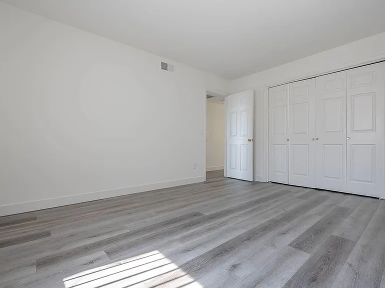 Roscoe Apartments — Photo 6