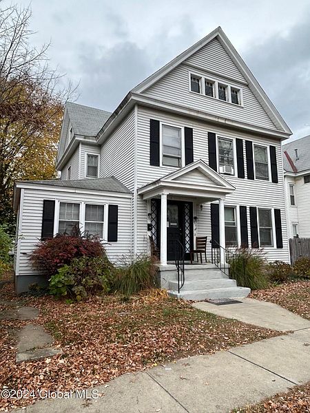 2nd image of 253 6th Avenue