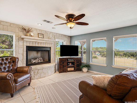 4th image of 107 Ridge View Dr