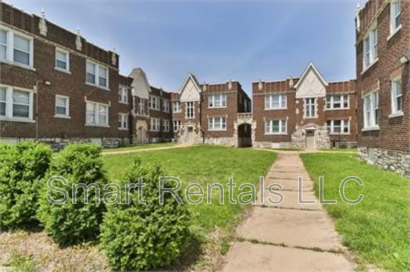2 bed, 1.0 bath, $749 — Photo 3