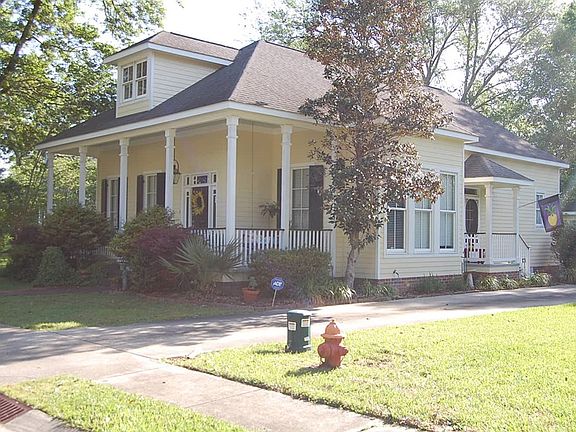 3rd image of 20 Garden District Pl