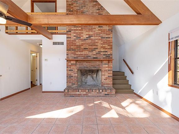 5th image of 40043 W 8th Ave