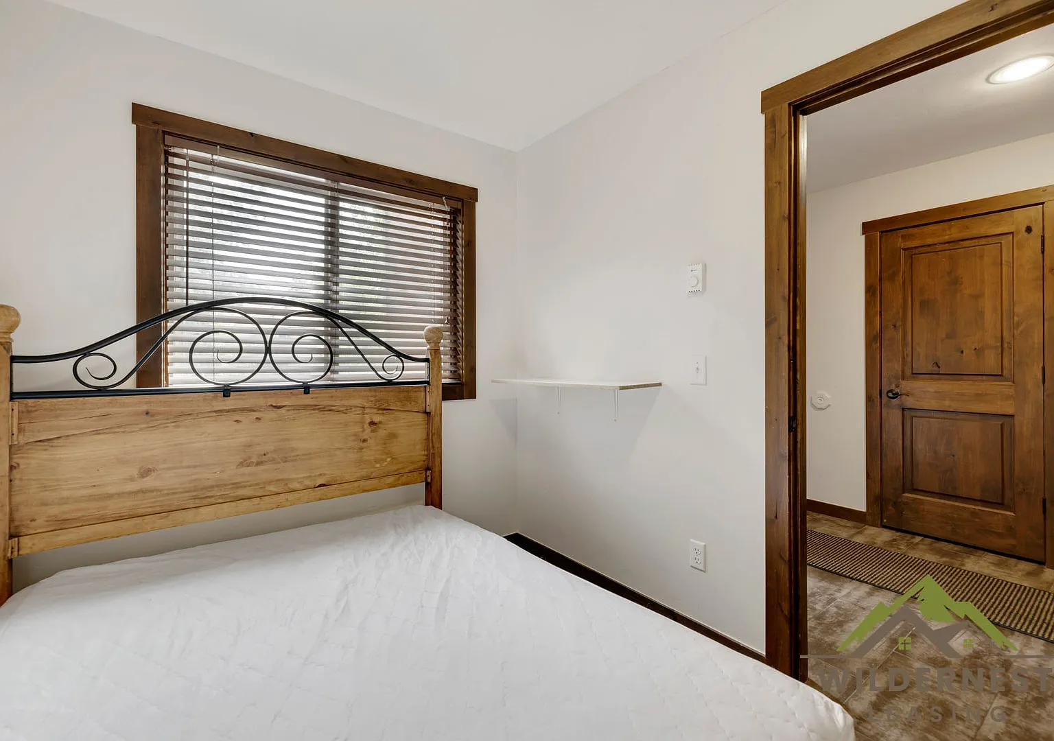 Woodworks Townhome- 3 Bedroom/3 Bath Unit w/Updated kitchen on the Bus Route — Photo 3