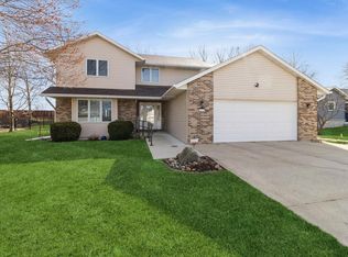 216 Summit Dr, Story City, IA 50248