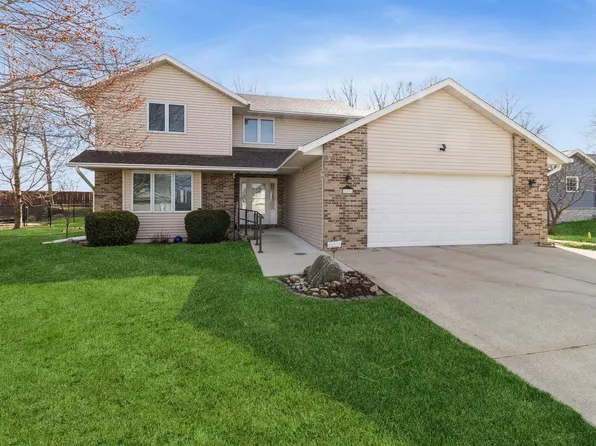 216 Summit Dr, Story City, IA 50248