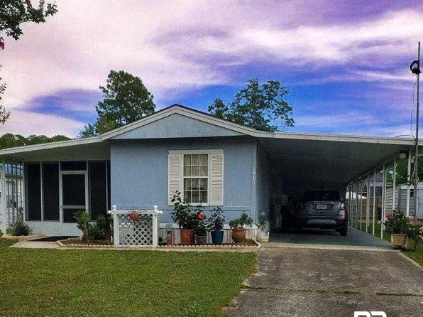 1913 Maria Ln, Lillian, AL 36549