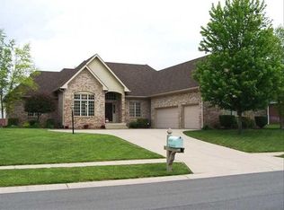 10197 Water Crest Dr, Fishers, IN 46038