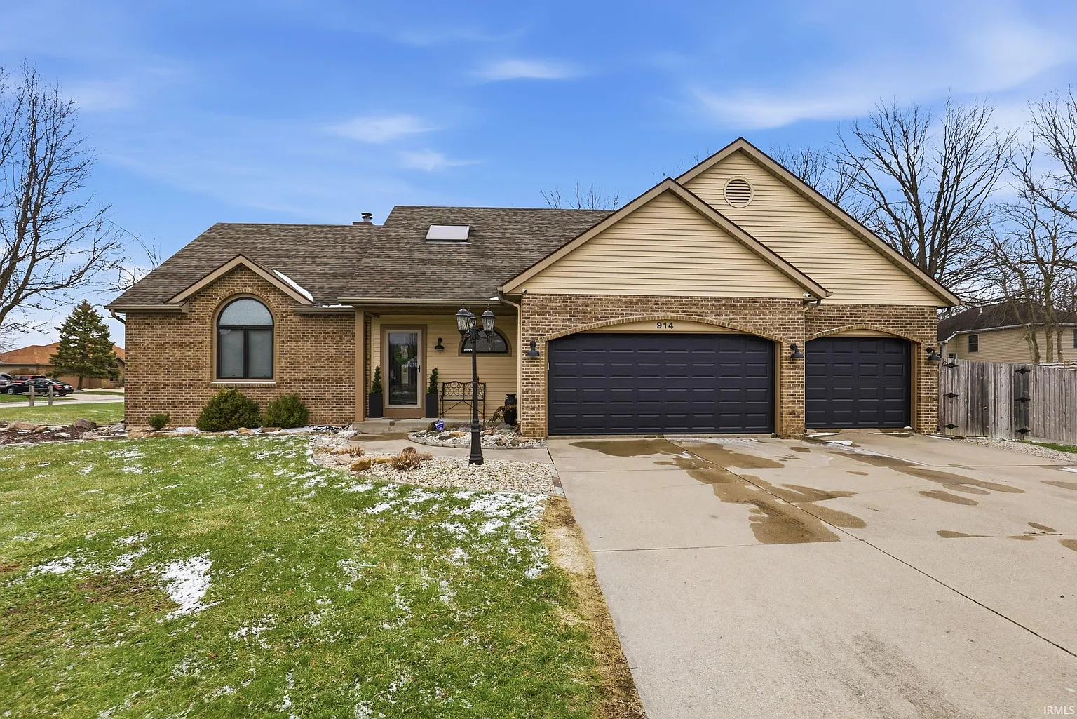 914 Lakeview Dr photo 1