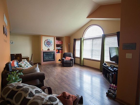 3rd image of 401 W Caneel Dr