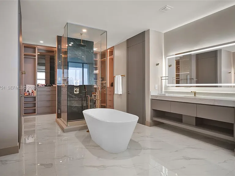 700 NE 24th St #Penthouse 5801 — Photo 21
