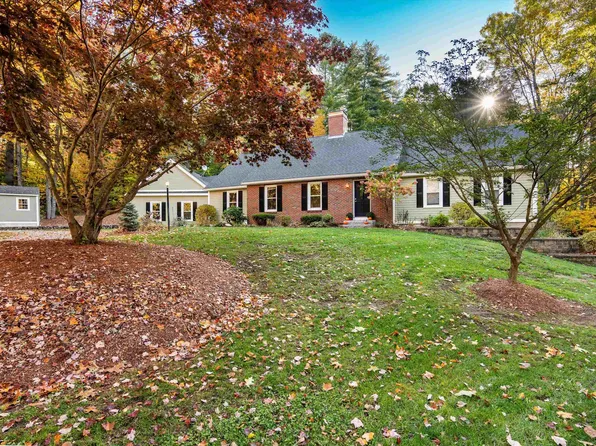 3 Chickadee Court, Bedford, NH 03110