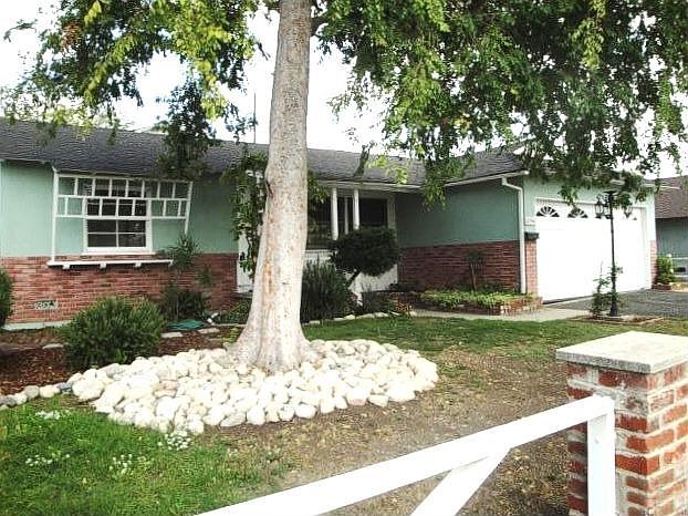 1st image of 10942 McVine Ave