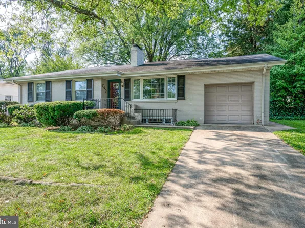 743 Woodberry Rd, York, PA 17403