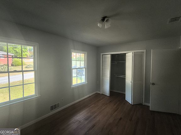 3rd image of 363 River Rd