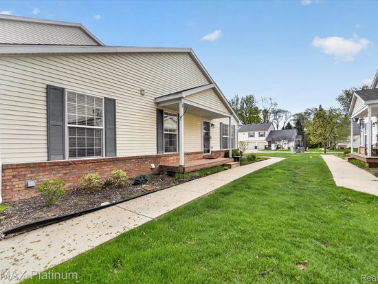 728 Griswold St, Howell, MI 48843