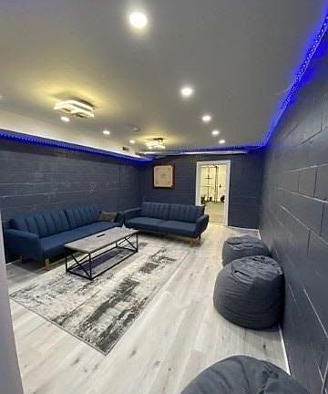 5th image of 206 Carlton St #106