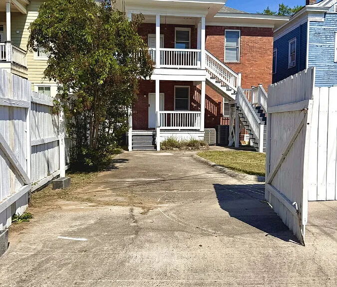2235 Whitaker St — Photo 23