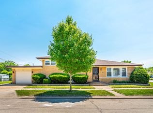 3951 W Sherwin Ave, Lincolnwood, IL