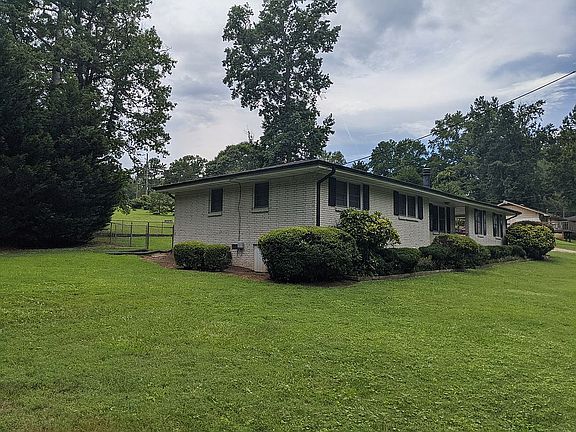2nd image of 2640 Lakeside Dr SW