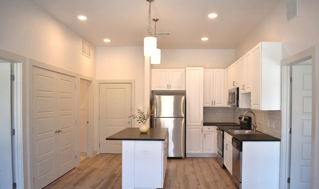 2 bed, 1000 sqft, $1,495 — Photo 3