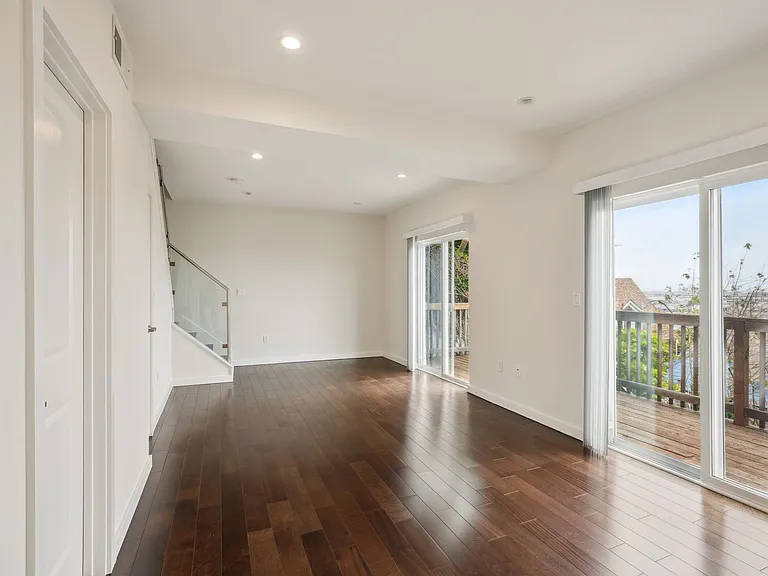 421 Nevada St — Photo 24