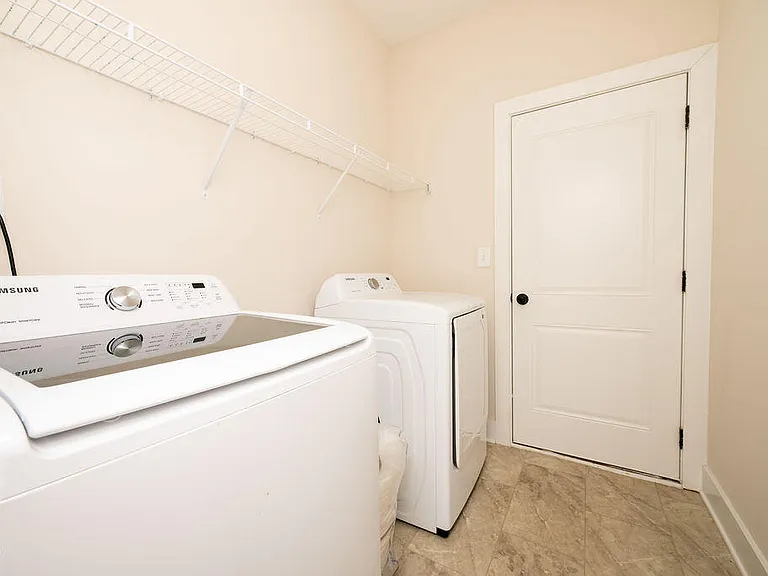1026 Abbott St — Photo 14
