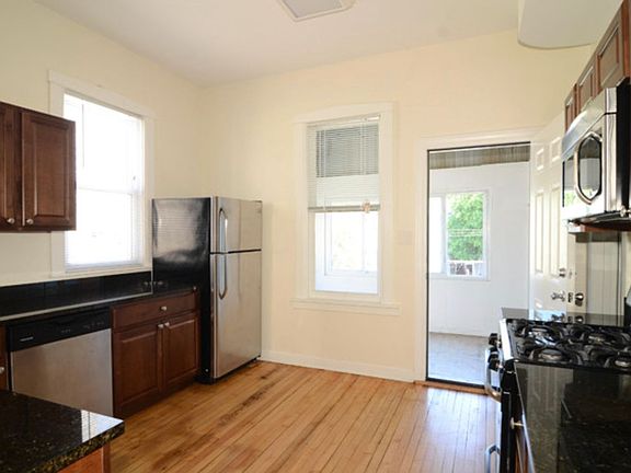 2nd image of 2519 N Francisco Ave