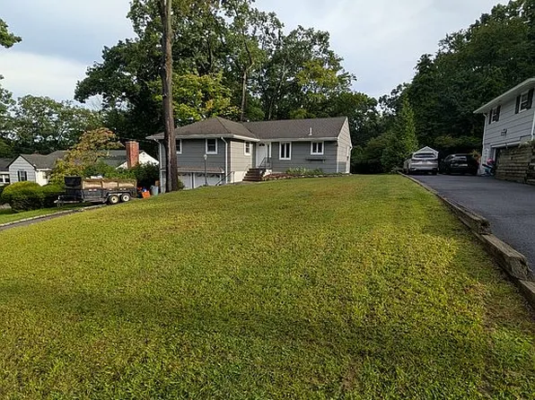 97 Abbey Ct, Ramsey, NJ 07446