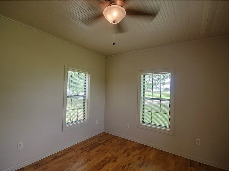 9852 FM 1179 — Photo 9