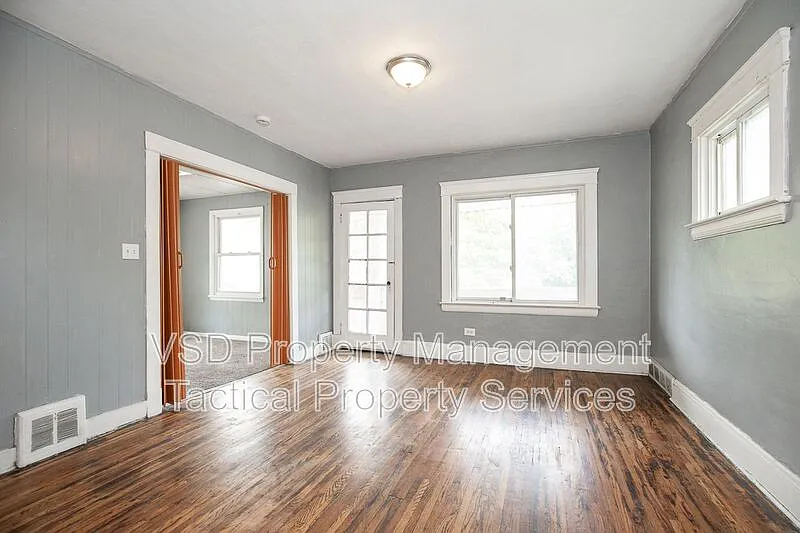 3 bed, 1.0 bath, 864 sqft, $995 — Photo 4