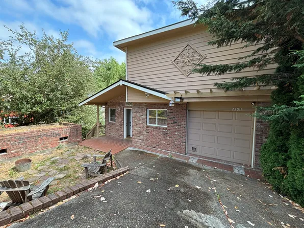 23011 75th Pl W, Edmonds, WA 98026