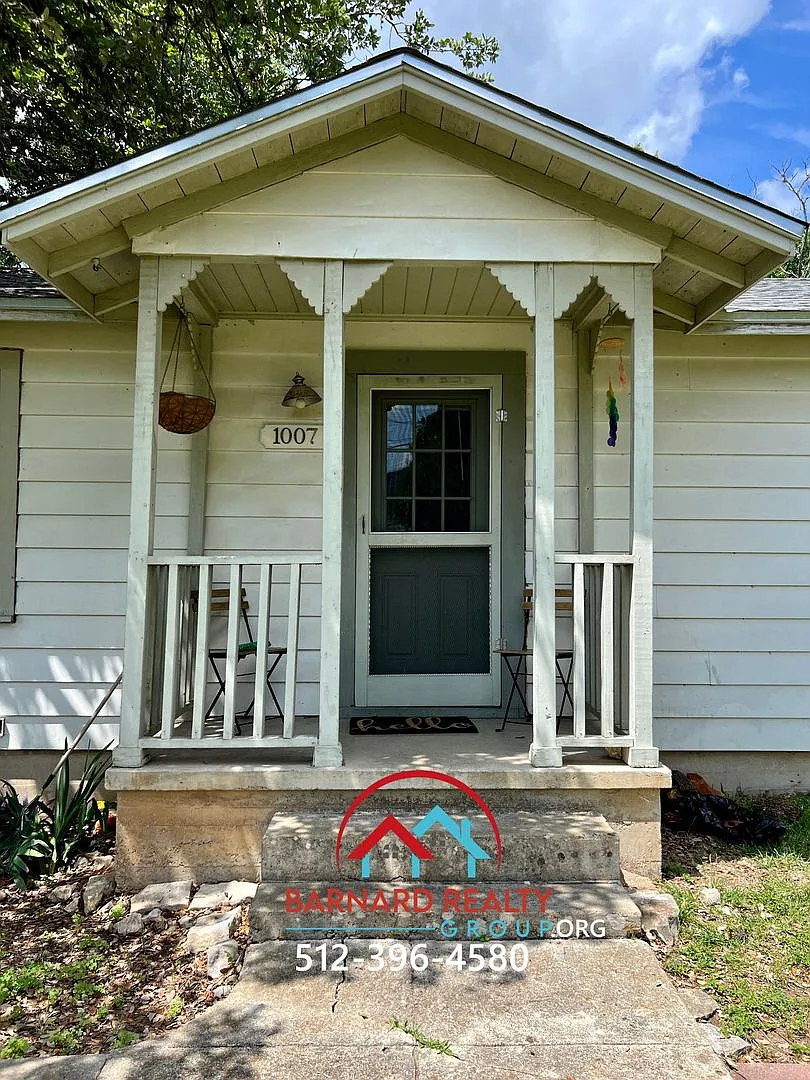 Available Now: 1950's Home Walkable to Texas State — Photo 3