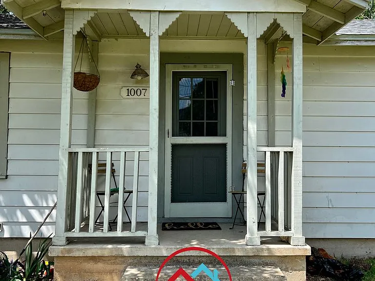 1007 N Lbj Dr — Photo 3