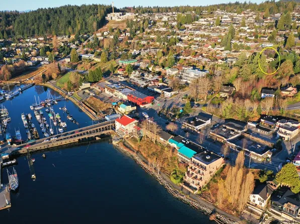 547 N Fletcher Rd, Gibsons, BC V0N 1V9
