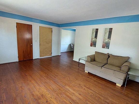4th image of 565 Lowell Ave