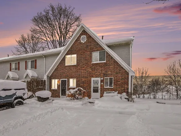 82 Carriage Ln SW, Grand Rapids, MI 49548