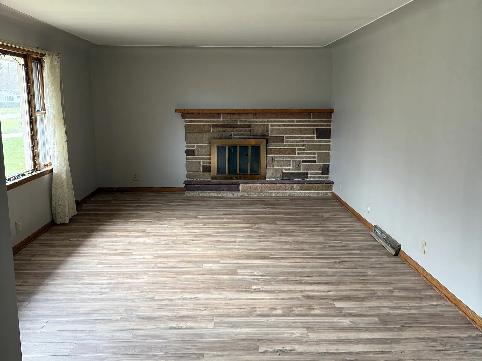 8052 Sigle Lane - 1 — Photo 3