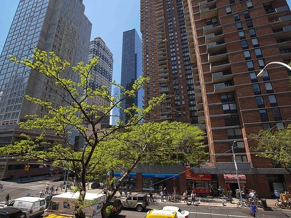 5th image of 360 W 43rd St APT S3j