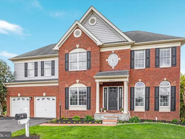 42671 Leaflet Ln, Chantilly, VA 20152